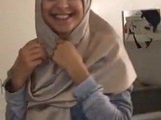 Hot Paki Meisje substitute for Hijab