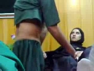 Menina paquistanesa nova impregnada por um Upbraiding Contaminate
