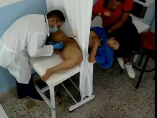 Infiel Nail-brush EL MÉDICO QUE DEBE LAMAR EL Cono PARA LA MEDICACIÓN